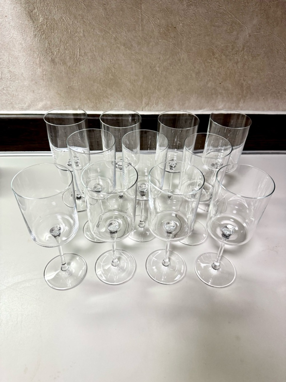 11 Crate & Barrel Edge White Wine Glasses (13oz)